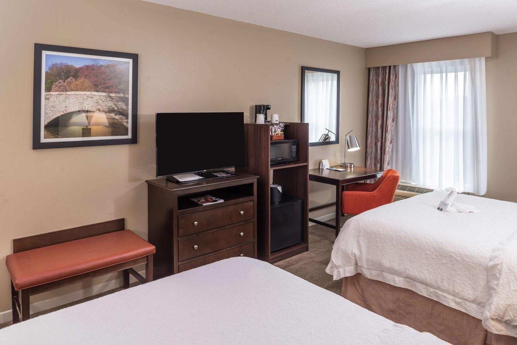 Hampton Inn & Suites Charlotte Arrowood Rd Exterior foto